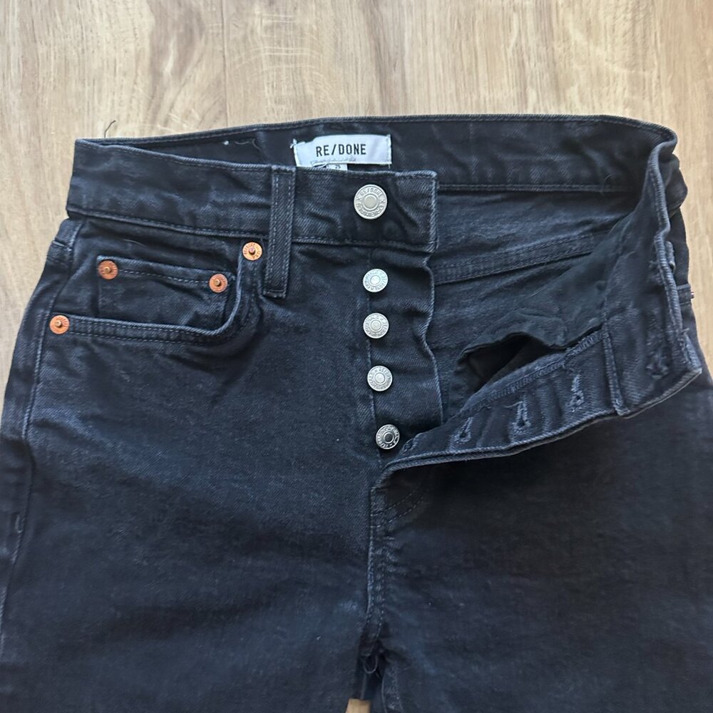 Re/Done high rise straight leg frayed hem jeans in jet black - 25 - Picture 3 of 9